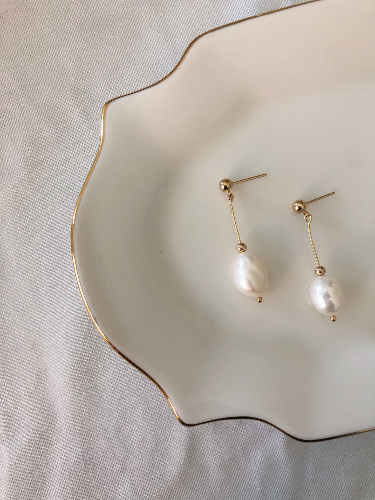 Perla Drop Earrings